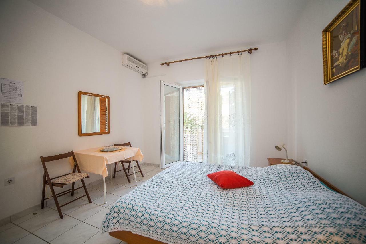 Apartmani Ina พอฟเลีย ภายนอก รูปภาพ