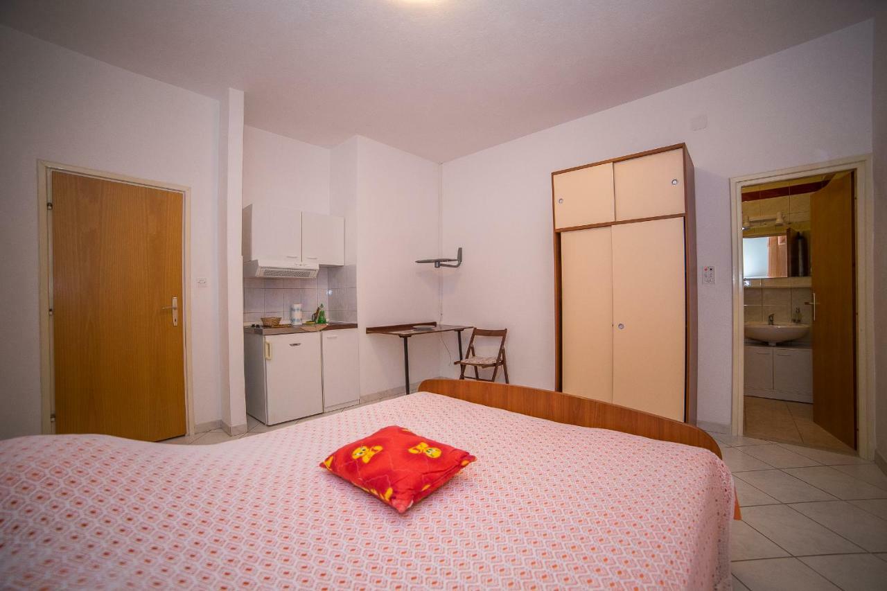 Apartmani Ina พอฟเลีย ภายนอก รูปภาพ