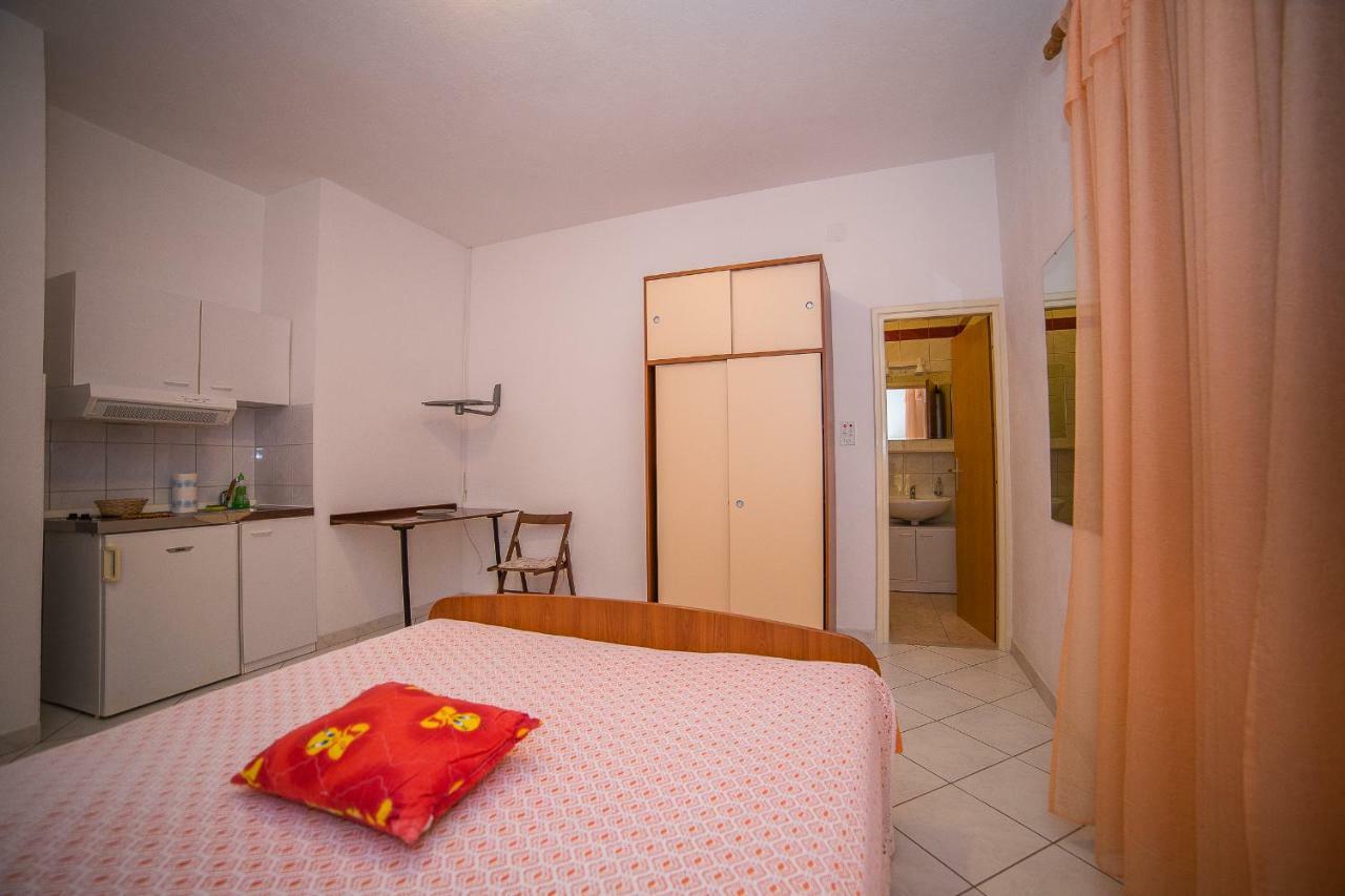 Apartmani Ina พอฟเลีย ภายนอก รูปภาพ
